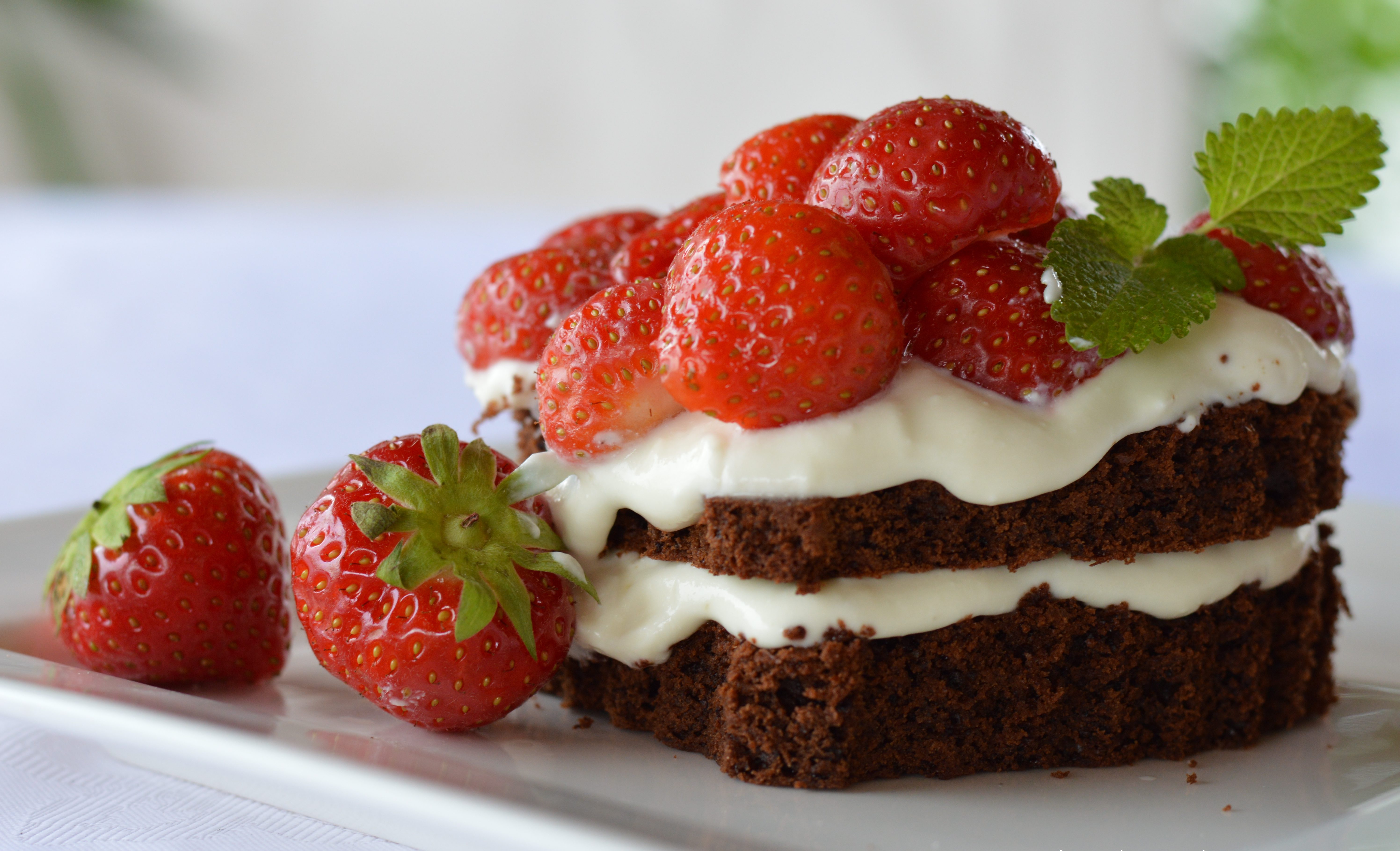 [declaration of my strawberry love] Brownie sandwiches with ...