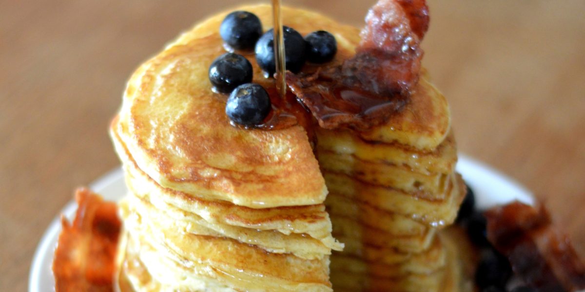 [maybe the best breakfast ever… do it the canadian way!] Pancakes with maple syrup and caramelized bacon chips