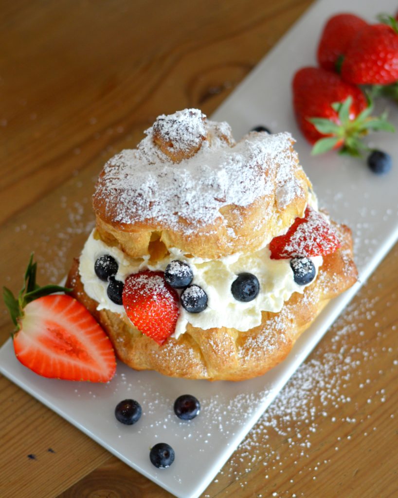 [fruity summer greetings] Windbeutel with mascarpone filling and ...